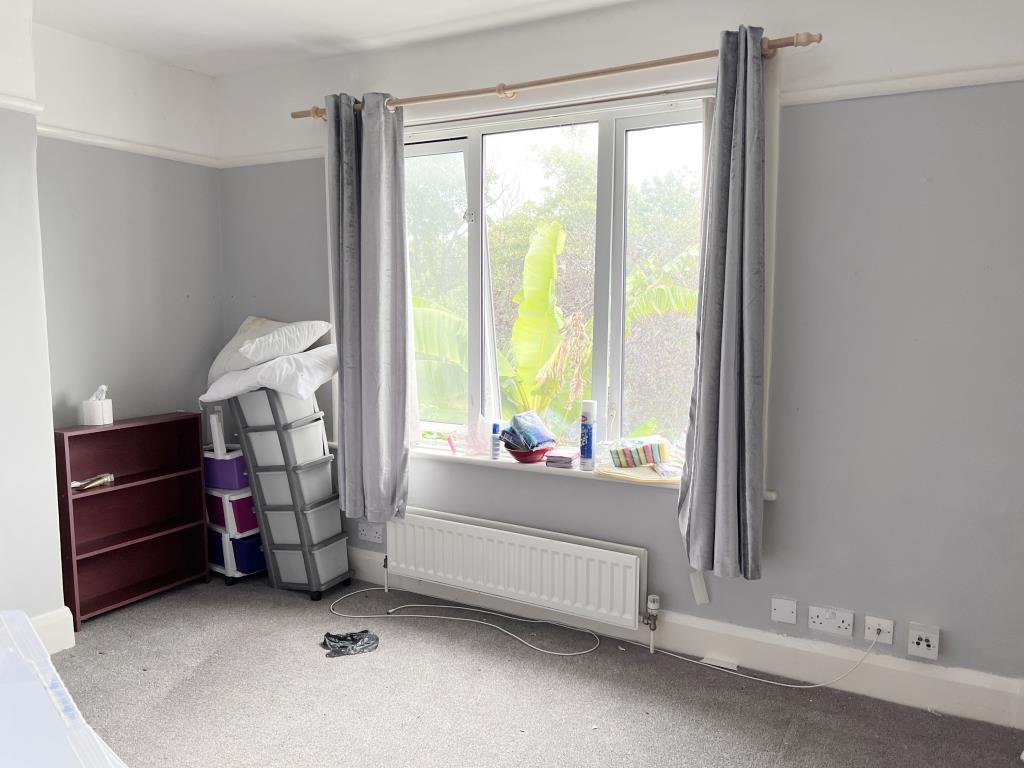 Lot: 75 - SEMI-DETACHED HOUSE WITH POTENTIAL - Bedroom on first floor at the rear of the property